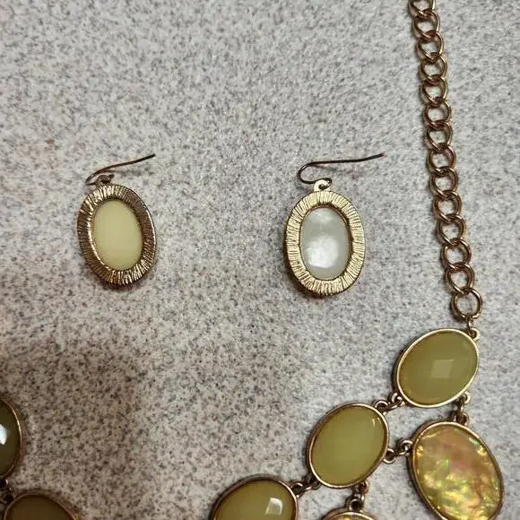 Charming Charlie Iridescent Oval Stone Necklace with Matching Earrings - Picture 5 of 7